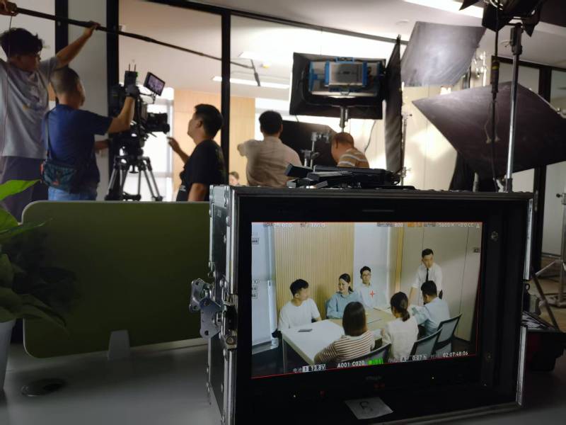 定南县TVC拍摄公司：科技产品视觉化大师，诠释未来感与功能美学